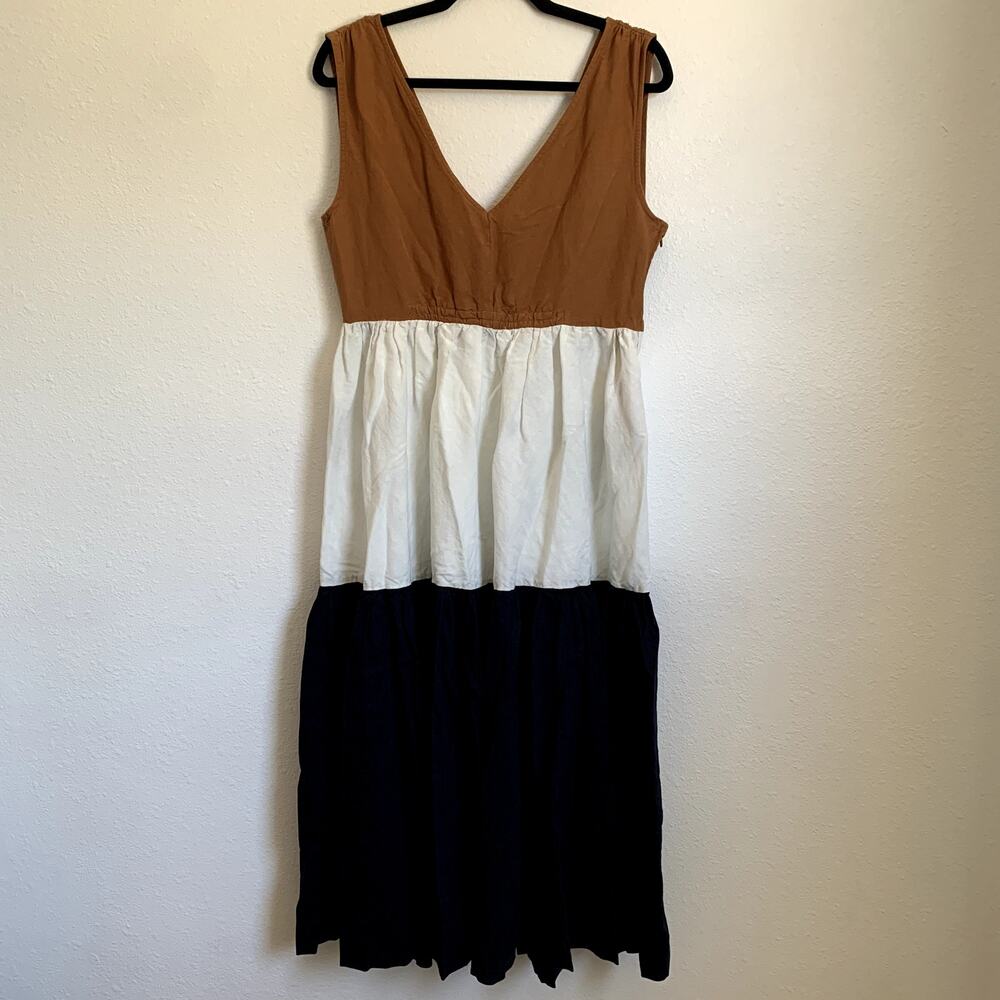 En Saison Plamero Colorblock Sleeveless Midi Dress‎ in Navy/Tan/Cream - Picture 4 of 12